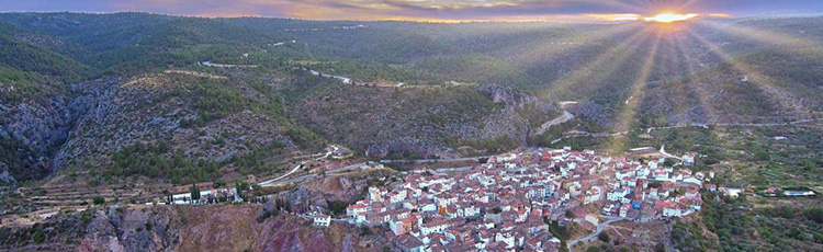 Imagen panorámica de Santa Cruz de Moya. 