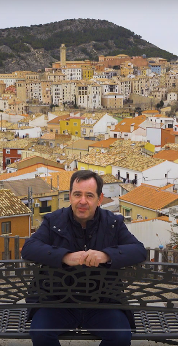 Jorge Sánchez, con Cuenca al fondo. 