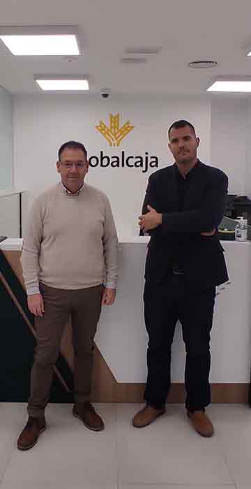 Juan Antonio y Carlos, al frente de la oficina de Alcalá del Júcar