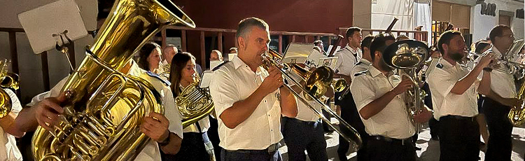 Pedro José durante un pasacalles con su banda de música. 