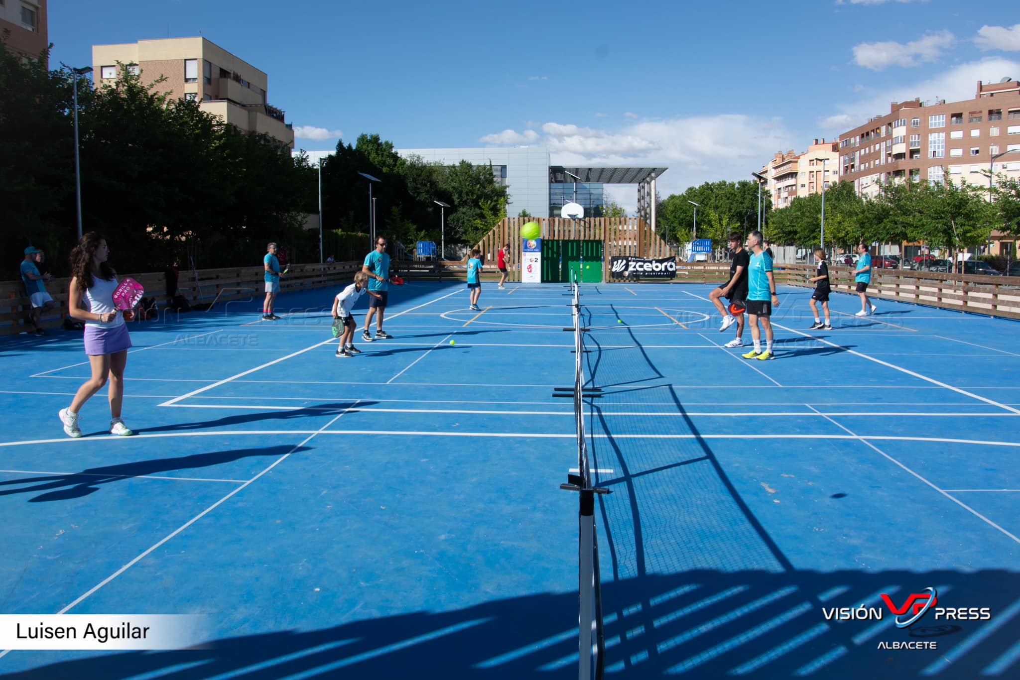 Jugando al pickleball