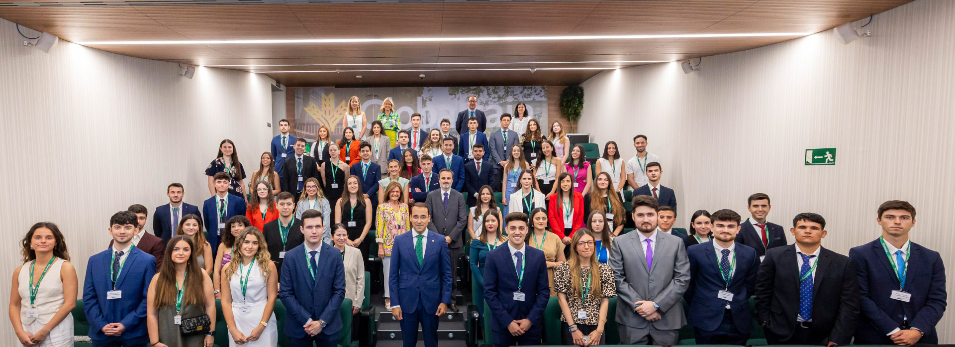 Foto de familia Recepción Programa Oportunidad Talento 